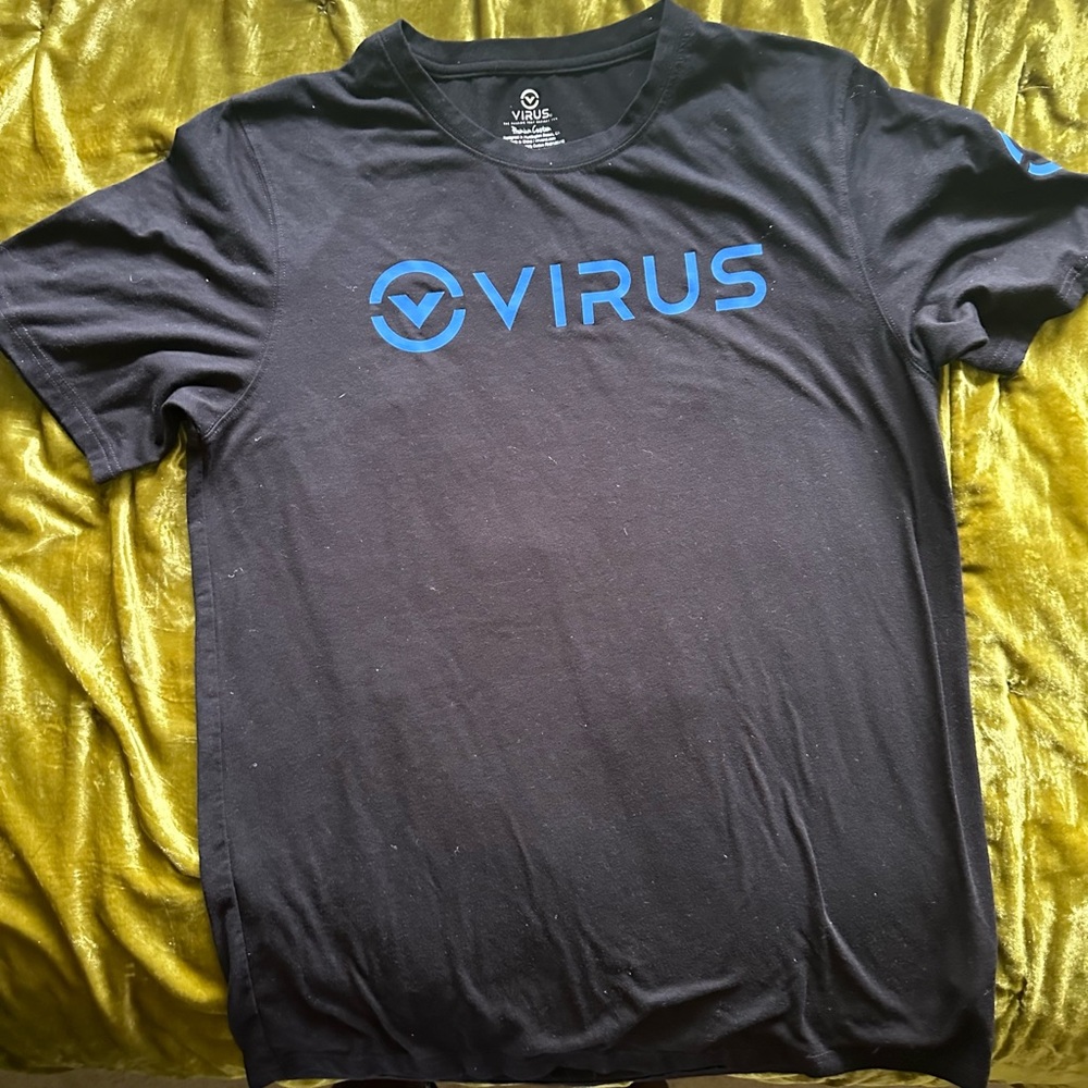 Virus intl workout T-shirt